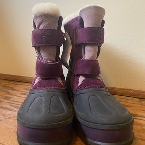 Girls ugg winter boots size 4/4.5